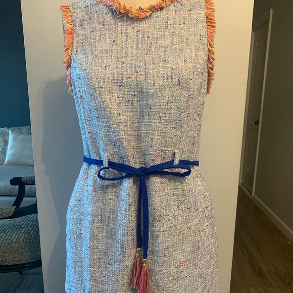 Textured fabric dress - Picture 3 of 3